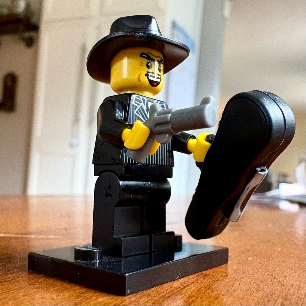 LEGO Gangster Minifigure Series 5 Complete w Accessories - Picture 2 of 4